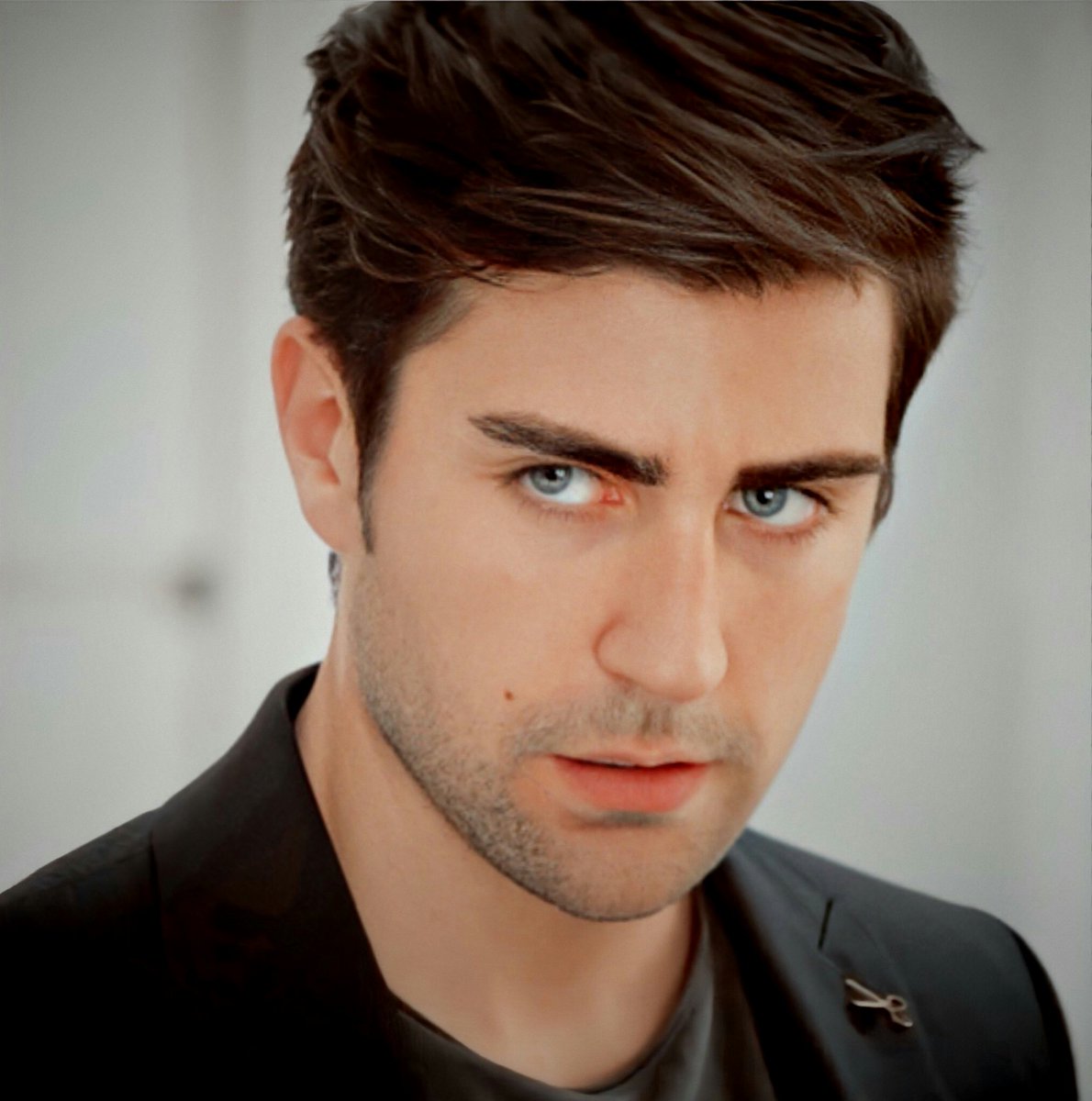 AnaltoTweets's tweet photo. Eyes Out Of 10??🤔

#CaglarErtugrul https://t.co/ATWOeIDPP1
