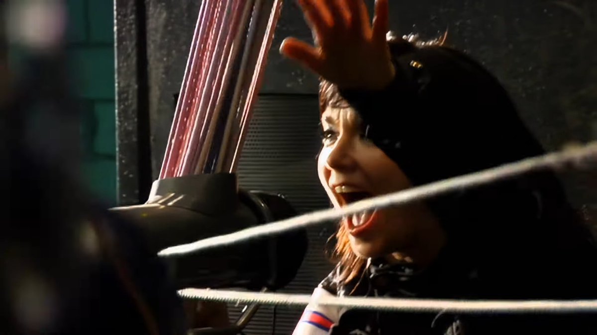 לא ביורק את לא יכולה לעשות את התנועת יד הזאת היא פוגענית