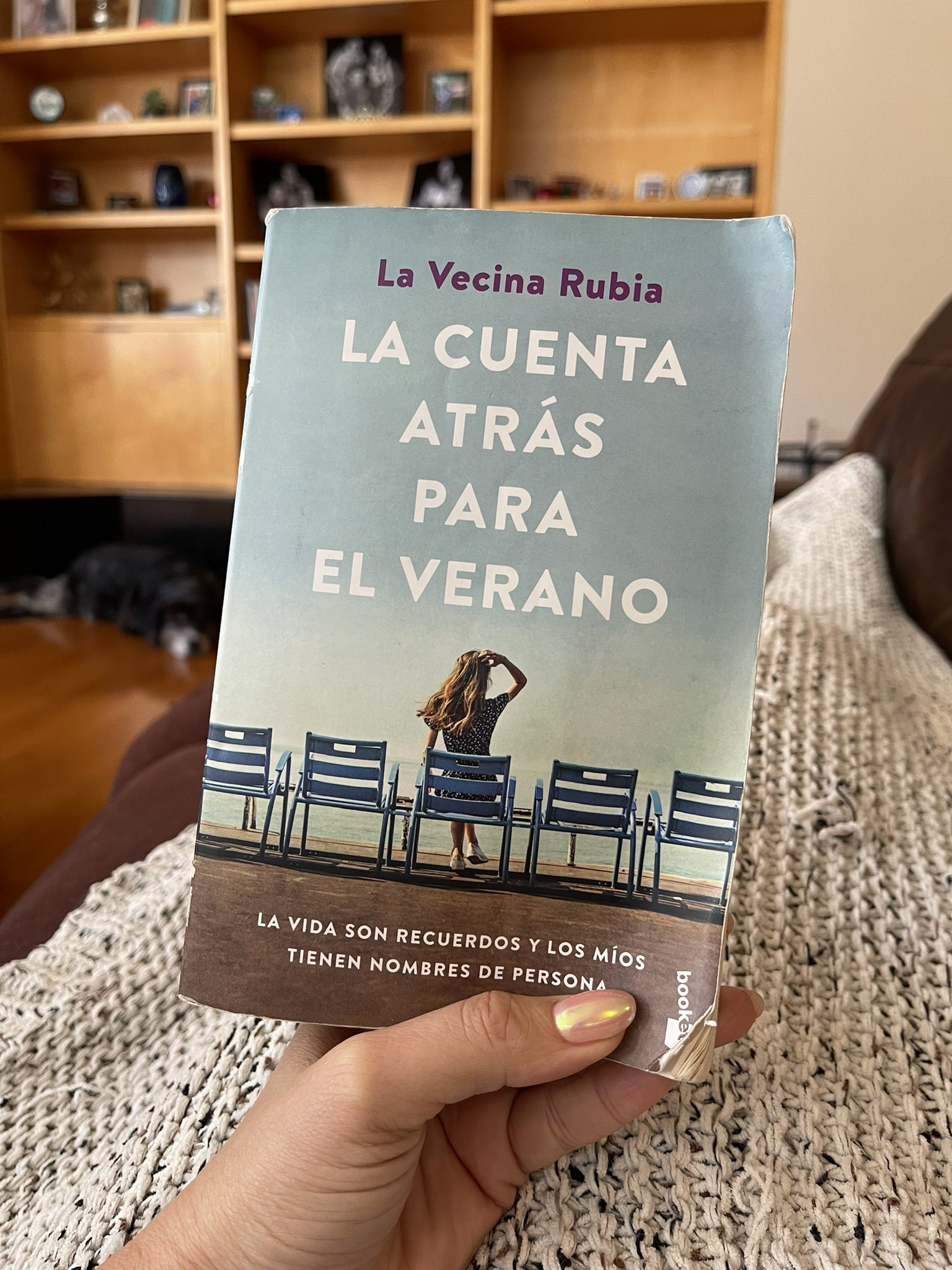  La Vecina Rubia: books, biography, latest update