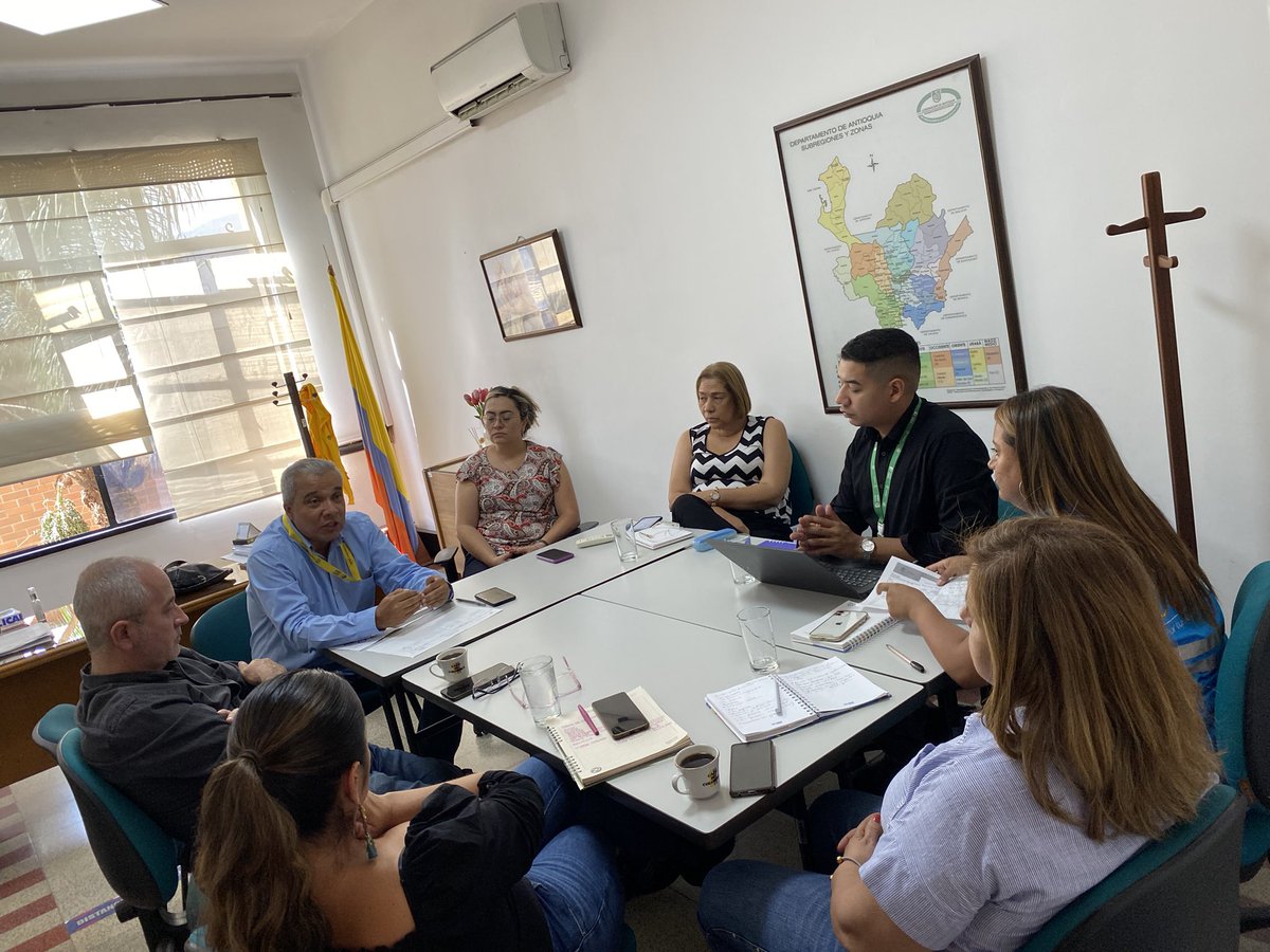 reysbs_c28's tweet photo. Reunión con la Directora regional del. #DPS y la mesa técnica  de generación de ingresos de Medellín, articulación de acciones para promover una oferta interinstitucional integral para población víctima de la violencia. #SENA #UARIV #Personería y #MDPEV https://t.co/yuu8uESOQr