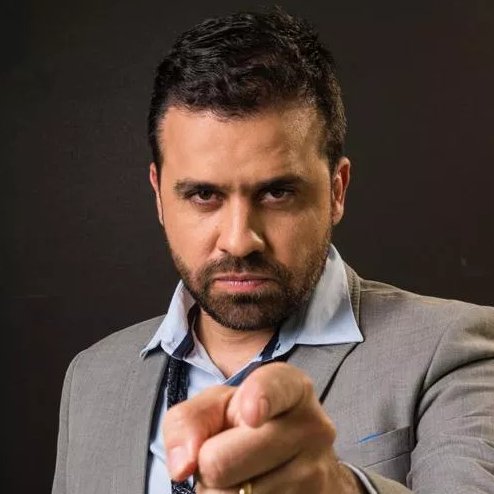 diretodomiolo's tweet photo. 🚨ATENÇÃO: Internautas suplicam para que "coach" Pablo Marçal seja o próximo famoso a desafiar Popó em uma luta.

"Pra quem já identificou um problema no avião antes mesmo do piloto e tomou a frente da situação, aprendeu a nadar na terça e começou a dar aulas de natação na quarta, ouviu de um engenheiro que o mundo precisava copiar seu cerebro e implantar em robos, Pablo Marçal precisaria apenas de 24 horas de treino para vencer Popó em uma luta de boxe"