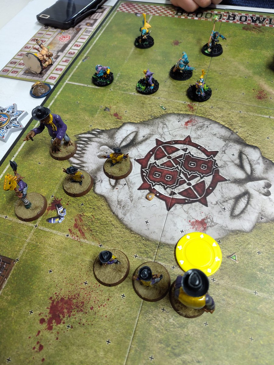 Last week was the first match day of the  new LBBL Sevens season. The first two matches bode well for the rest of the season! Many touchdowns were scored and five players did not leave the Blood Bowl field alive.

Check our other Socials for the "In memoriam".

#bloodbowlsevens