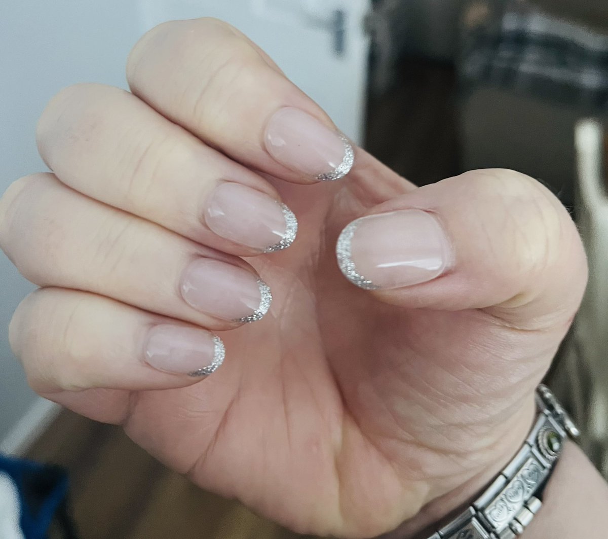 ShellP1975's tweet photo. #meamora loving these nails! Quick and easy to apply. Check them, and our lash extensions, out here ⬇️

https://t.co/0UFmI3yXrM https://t.co/tnuP0K3Nz9