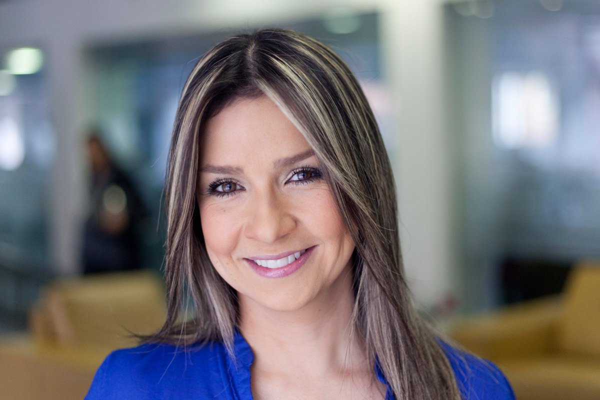 tatoamericano's tweet photo. @VickyDavilaH está siendo ataca por las turbas guerrillas en las redes sociales. Es el momento de defender el periodismo y no dejar que esas fuerzas oscuras se apoderen de la libre expresión. 
#EstoyConVicky https://t.co/D5cV7IP5X8