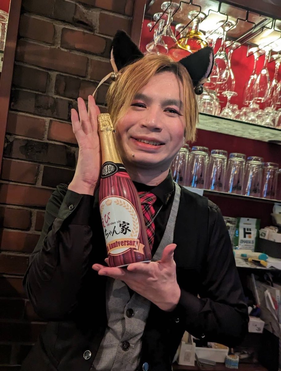 Various_Ran's tweet photo. って事で
えびちゃん家
4周年記念として
ただいまおりますwww
日曜の京橋も濃いわ…www
料理長ぴょんちゃんお手製のムニエルは絶品です
#LGBTQ #ゲイ #男の娘 #京橋のたまり場 #大人の遊び場 #隠れ家 #配信者 #居酒屋 #ゲイバー #出会い #元麺 #周年 #キャスト募集中 #バイト募集 #TempestGROUP https://t.co/gLFvHIzGxM