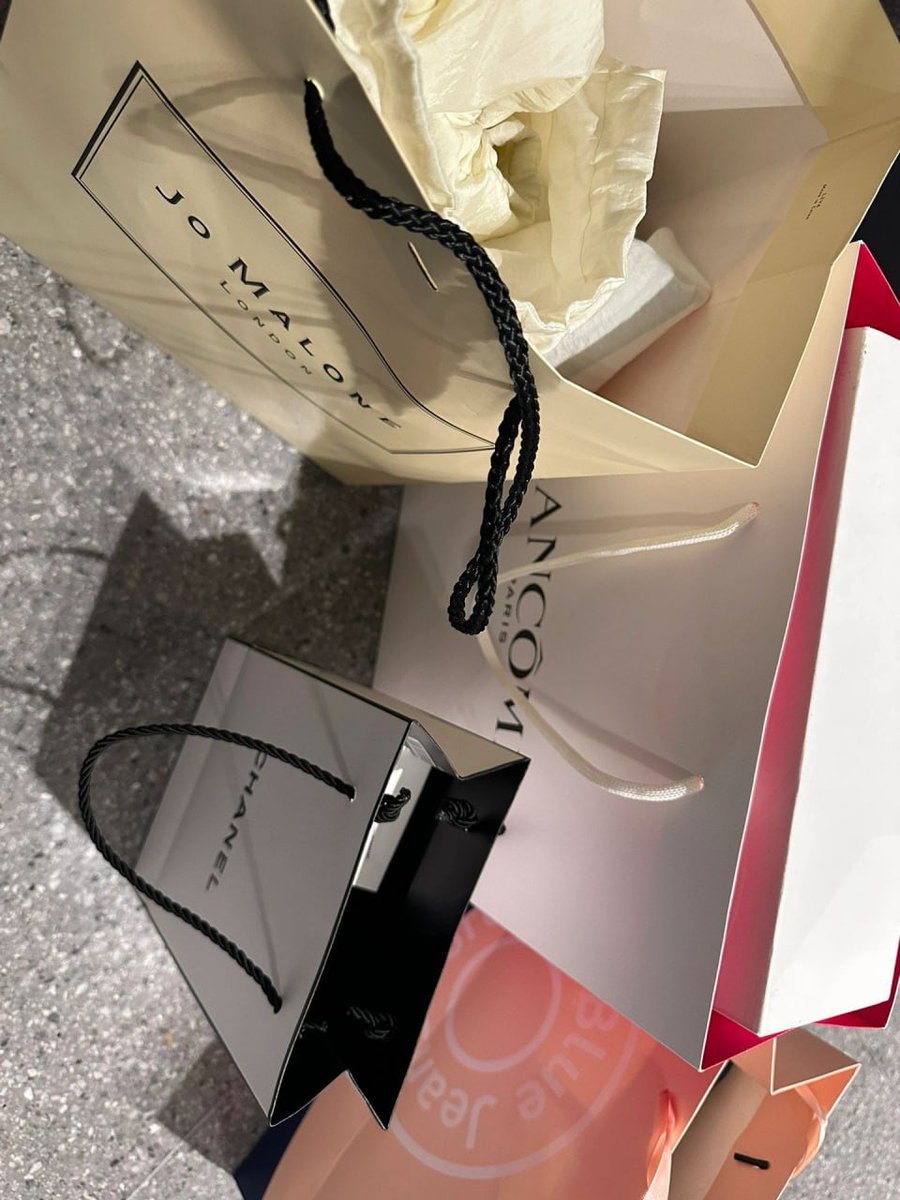 anna_lwg's tweet photo. I bought a lot of things again today https://t.co/Qx1jUgCjls