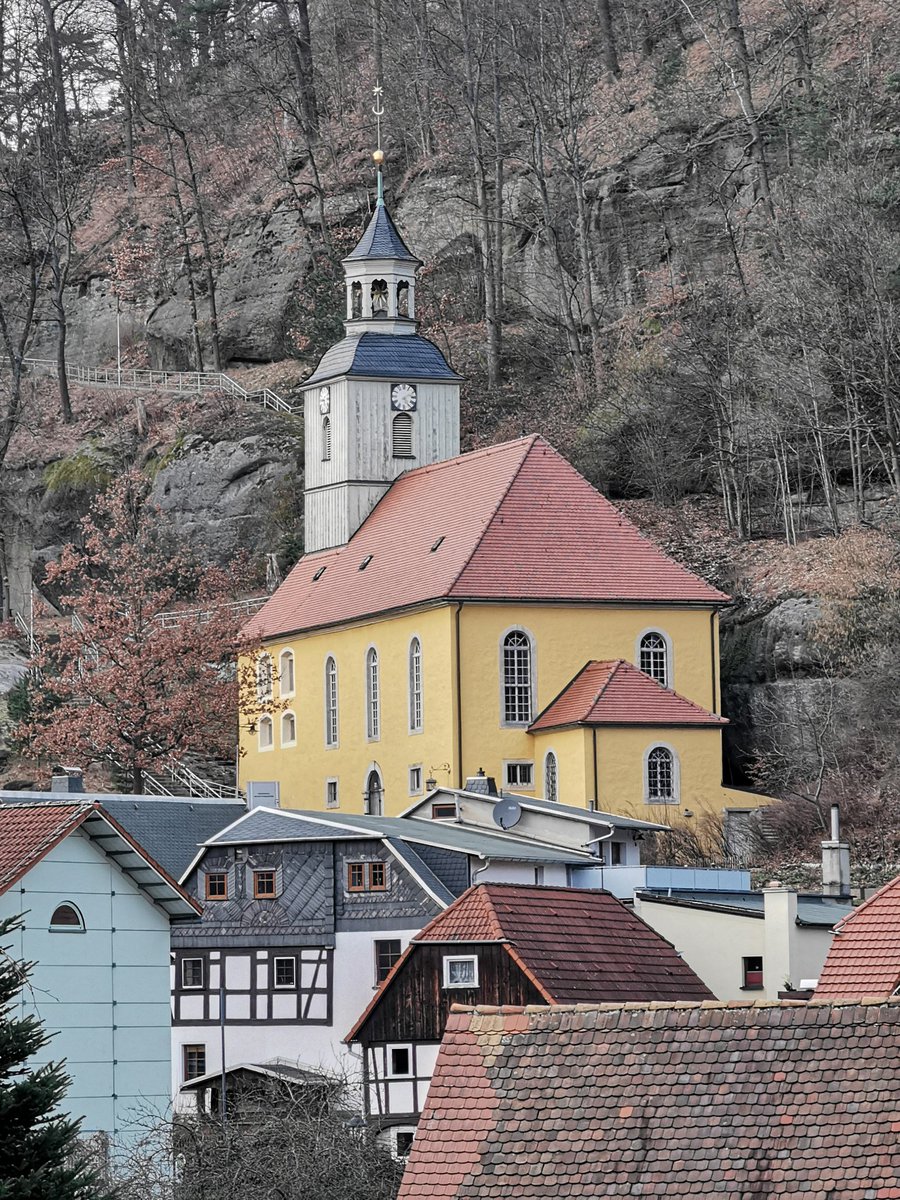 lakazel's tweet photo. Lichtstimmung am #Hochwald, Kirche unterhalb des #Oybin💖 https://t.co/hDGvXk8UA9