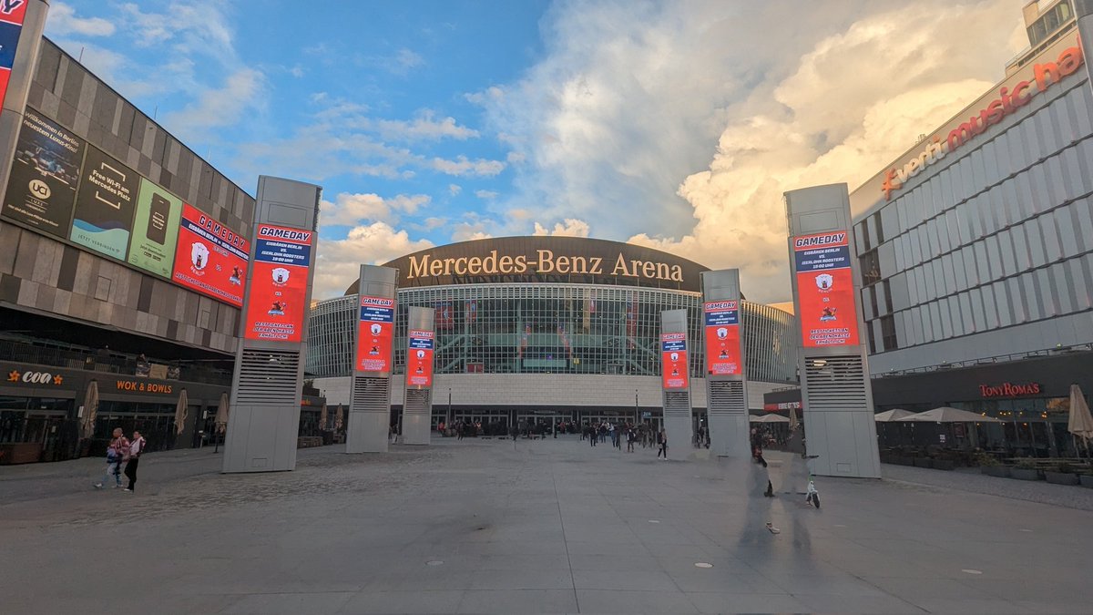 Wally44's tweet image. #DEL Eisbären Berlin vs. Iserlohn Roosters

#ebb #ebbiec #Hauptstadteishockey