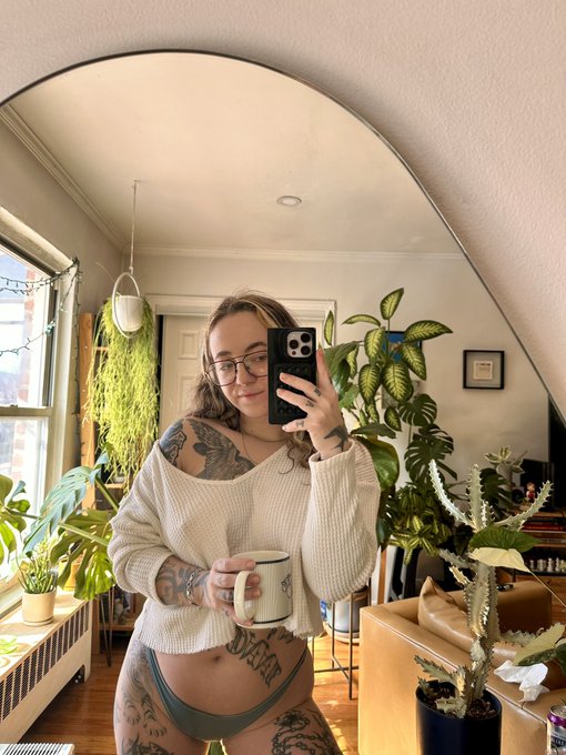 sunday morning fit check https://t.co/5TIHjb0kSu