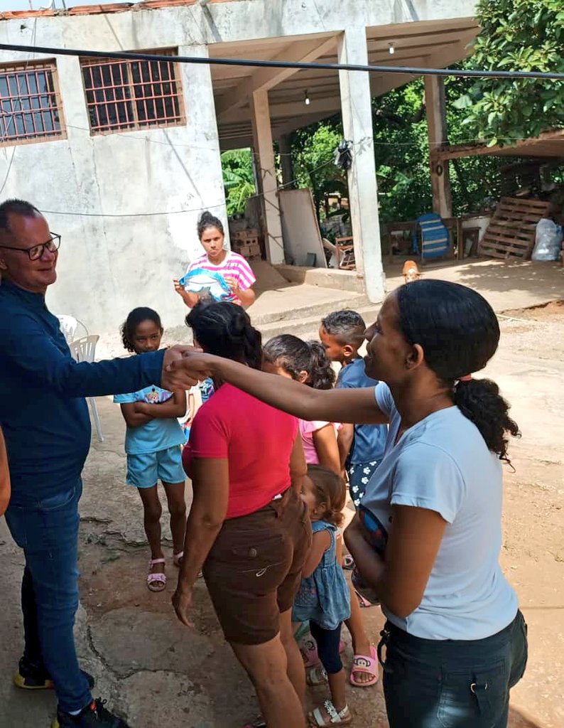 AcevedoNel's tweet photo. ¡SIEMPRE CON LA GENTE!

Exitosa Jornada Social @Copei_Partido en el sector Cantarrana de nuestro Municipio #Arismendi, gracias a todos los vecinos por el cariño con que nos recibieron y asistieron para ser atendidos,Seguiremos llevando bienestar #SiempreConLaGente 
#Domingo25feb https://t.co/FhjswooSzT
