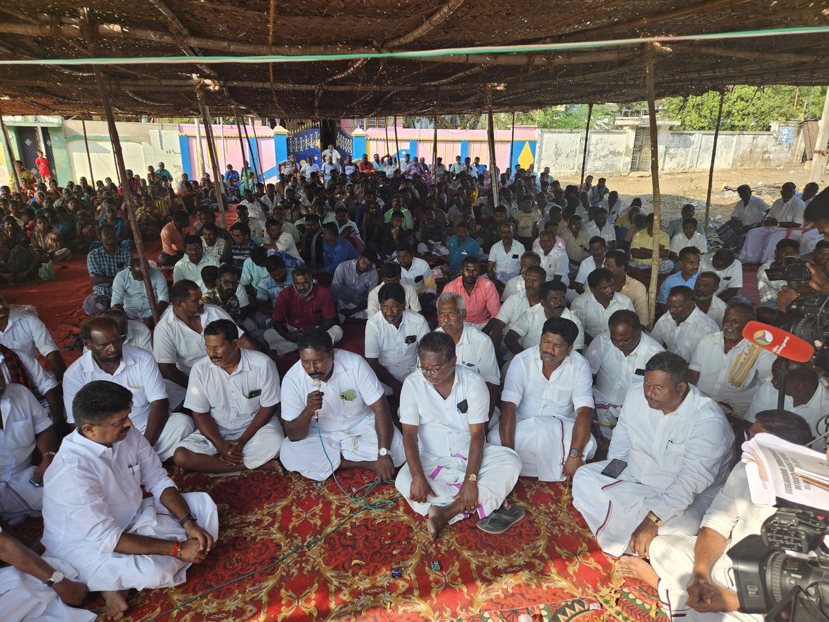 kvmuthuramaling's tweet photo. இராமேஸ்வரம் மீனவர்கள் பல்வேறு கோரிக்கைகளை வலியுறுத்தி நடத்தி வந்த தொடர் உண்ணாவிரத போராட்டத்தை மாண்புமிகு தமிழ்நாடு முதல்வர் அவர்களின் கவனத்திற்கு கொண்டு சென்று நடவடிக்கை மேற்கொள்ள வலியுறுத்துகிறேன் என்ற எனது கோரிக்கையை ஏற்று போராட்டத்தை திரும்ப பெற்றனர். https://t.co/UhWHeBeeQk