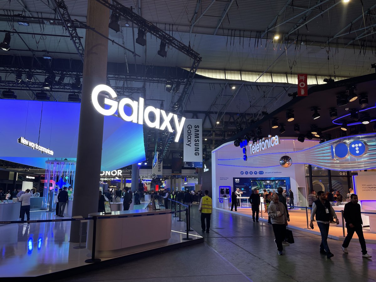 MWCHub's tweet photo. It's almost showtime... who's ready? ⭐

#MWC24 https://t.co/GLxIFAbr69