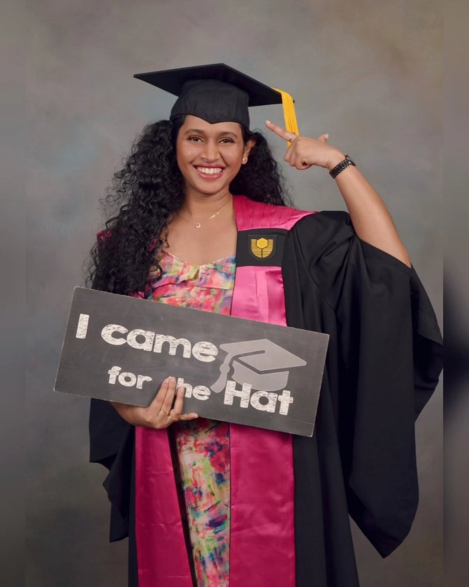 Hotter by one degree. 🔥🎓❤️👩🏻‍🎓

📍 Master of Commerce (Marketing) from Curtin University, Australia.