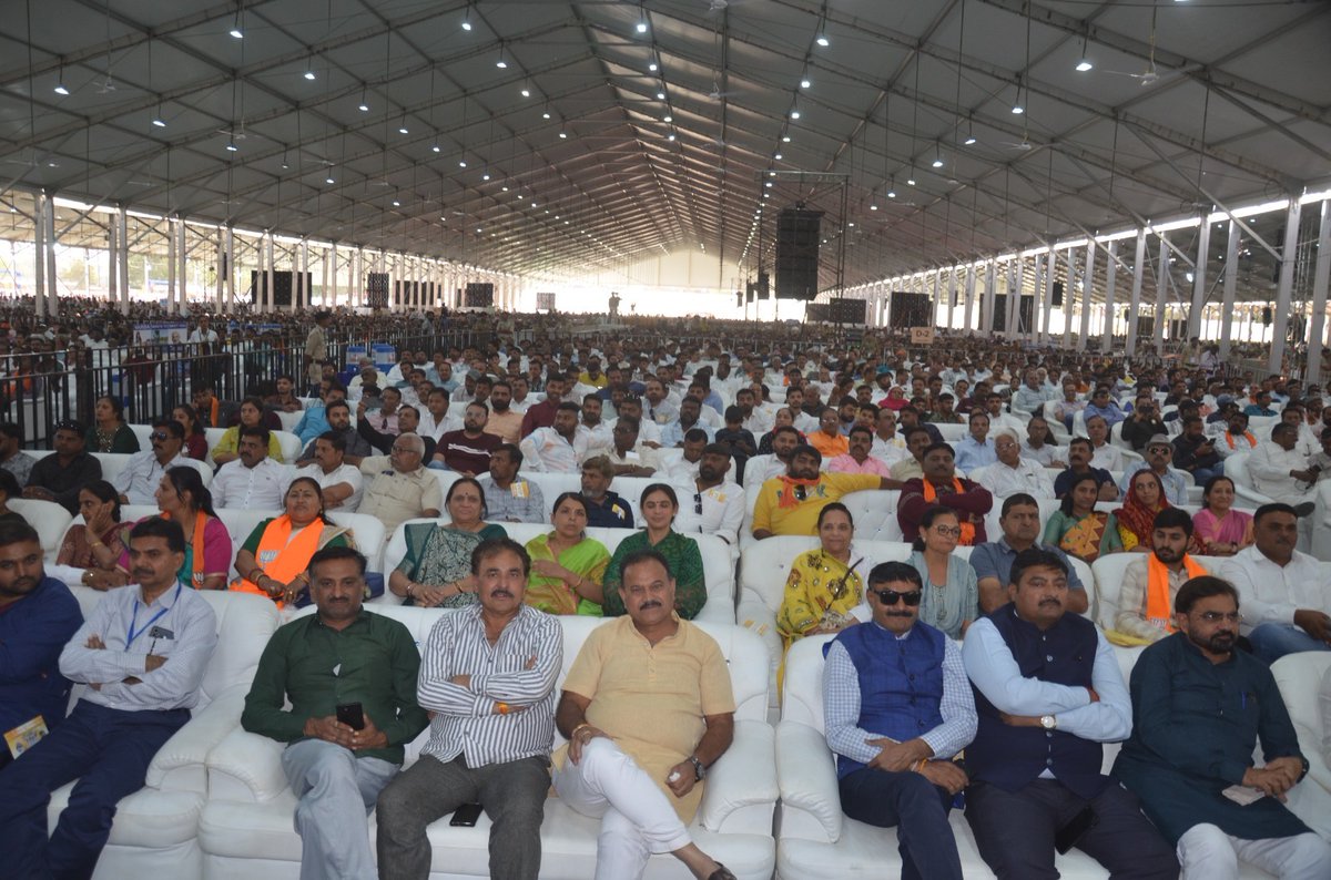 CMO Gujarat (@cmoguj) on Twitter photo ркорк╛ркиркирлАркп рк╡ркбрк╛рккрлНрк░ркзрк╛рки рк╢рлНрк░рлА ркирк░рлЗркирлНркжрлНрк░ркнрк╛ркИ ркорлЛркжрлАркирк╛ рк╡рк░ркжрлНрк╣рк╕рлНркдрлЗ рк░рк╛ркЬркХрлЛркЯ ркЦрк╛ркдрлЗ ркЖркпрлЛркЬрк┐ркд рк╕ркорк╛рк░рлЛрк╣ркорк╛ркВ ркорлБркЦрлНркпркоркВркдрлНрк░рлА рк╢рлНрк░рлА ркнрлВрккрлЗркирлНркжрлНрк░ркнрк╛ркИ рккркЯрлЗрк▓, ркХрлЗркирлНркжрлНрк░-рк░рк╛ркЬрлНркпркирк╛ ркоркВркдрлНрк░рлАрк╢рлНрк░рлАркУ ркдрлЗркоркЬ ркЕркирлНркп ркорк╣рк╛ркирлБркнрк╛рк╡рлЛркирлА ркЙрккрк╕рлНркерк┐ркдрк┐ркорк╛ркВ ркЧрлБркЬрк░рк╛ркдркирлА рккрлНрк░ркерко AIIMS рк╕рк╣рк┐ркд ркХрлЗркирлНркжрлНрк░ ркЕркирлЗ рк░рк╛ркЬрлНркп рк╕рк░ркХрк╛рк░ркирк╛ тВ╣48,000 ркХрк░рлЛркбркерлА рк╡ркзрлБркирк╛ рк╡рк┐рк╡рк┐ркз рк╡рк┐ркХрк╛рк╕ рккрлНрк░ркХрк▓рлНрккрлЛркирк╛ ркорк╛ркиркирлАркп рк╡ркбрк╛рккрлНрк░ркзрк╛рки рк╢рлНрк░рлА ркирк░рлЗркирлНркжрлНрк░ркнрк╛ркИ ркорлЛркжрлАркирк╛ рк╡рк░ркжрлНрк╣рк╕рлНркдрлЗ рк░рк╛ркЬркХрлЛркЯ ркЦрк╛ркдрлЗ ркЖркпрлЛркЬрк┐ркд рк╕ркорк╛рк░рлЛрк╣ркорк╛ркВ ркорлБркЦрлНркпркоркВркдрлНрк░рлА рк╢рлНрк░рлА ркнрлВрккрлЗркирлНркжрлНрк░ркнрк╛ркИ рккркЯрлЗрк▓, ркХрлЗркирлНркжрлНрк░-рк░рк╛ркЬрлНркпркирк╛ ркоркВркдрлНрк░рлАрк╢рлНрк░рлАркУ ркдрлЗркоркЬ ркЕркирлНркп ркорк╣рк╛ркирлБркнрк╛рк╡рлЛркирлА ркЙрккрк╕рлНркерк┐ркдрк┐ркорк╛ркВ ркЧрлБркЬрк░рк╛ркдркирлА рккрлНрк░ркерко AIIMS рк╕рк╣рк┐ркд ркХрлЗркирлНркжрлНрк░ ркЕркирлЗ рк░рк╛ркЬрлНркп рк╕рк░ркХрк╛рк░ркирк╛ тВ╣48,000 ркХрк░рлЛркбркерлА рк╡ркзрлБркирк╛ рк╡рк┐рк╡рк┐ркз рк╡рк┐ркХрк╛рк╕ рккрлНрк░ркХрк▓рлНрккрлЛркирк╛