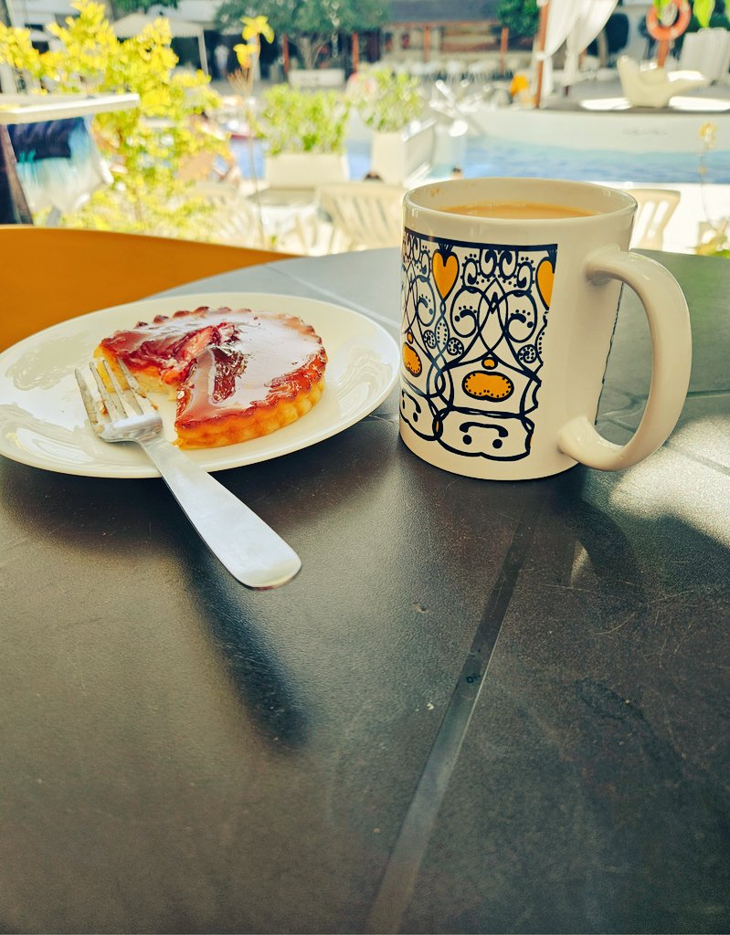 StuNorthMan's tweet image. Don&apos;t need much me....Top brew and a Tart in the Sun!

😎😘

#SimpleMan 

#Tenerife