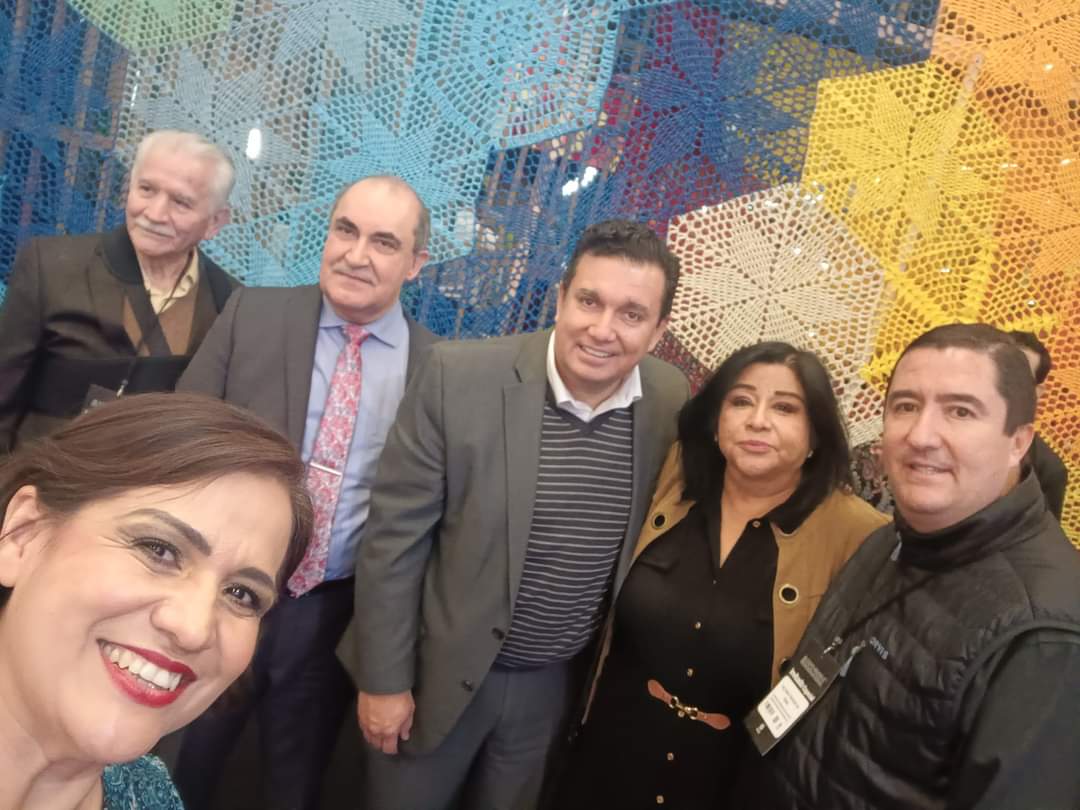 adrianalunacruz's tweet photo. Un ejemplo de laboriosidad don #CesarCastro presidente del @CCIJalisco . Un abrazo https://t.co/lpKf4x1VtI
