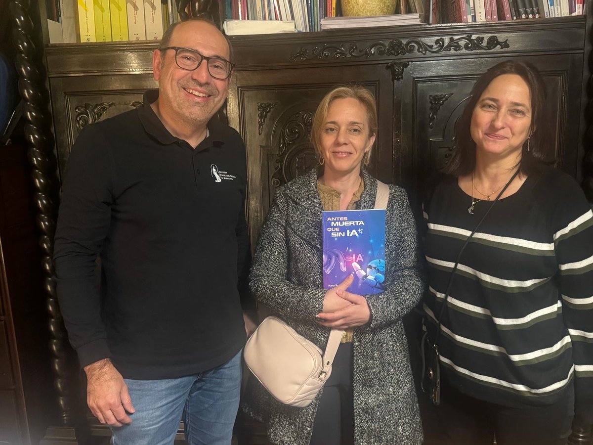 El passat dimarts:  un plaer conèixer l'<a href="/AureaRodriguezL/">Àurea Rodríguez ↗️</a> i compartir amb ella el nostre projecte #EdTWomenDays <a href="/EdTbarcelona/">EscoladelTreball BCN</a>. Interessant totes les idees i aportacions q ens has fet. Gràcies x l'exemplar del teu llibre "Antes muerta q sin IA". Gràcies tb <a href="/jfgras/">jfgras</a> pel contacte.