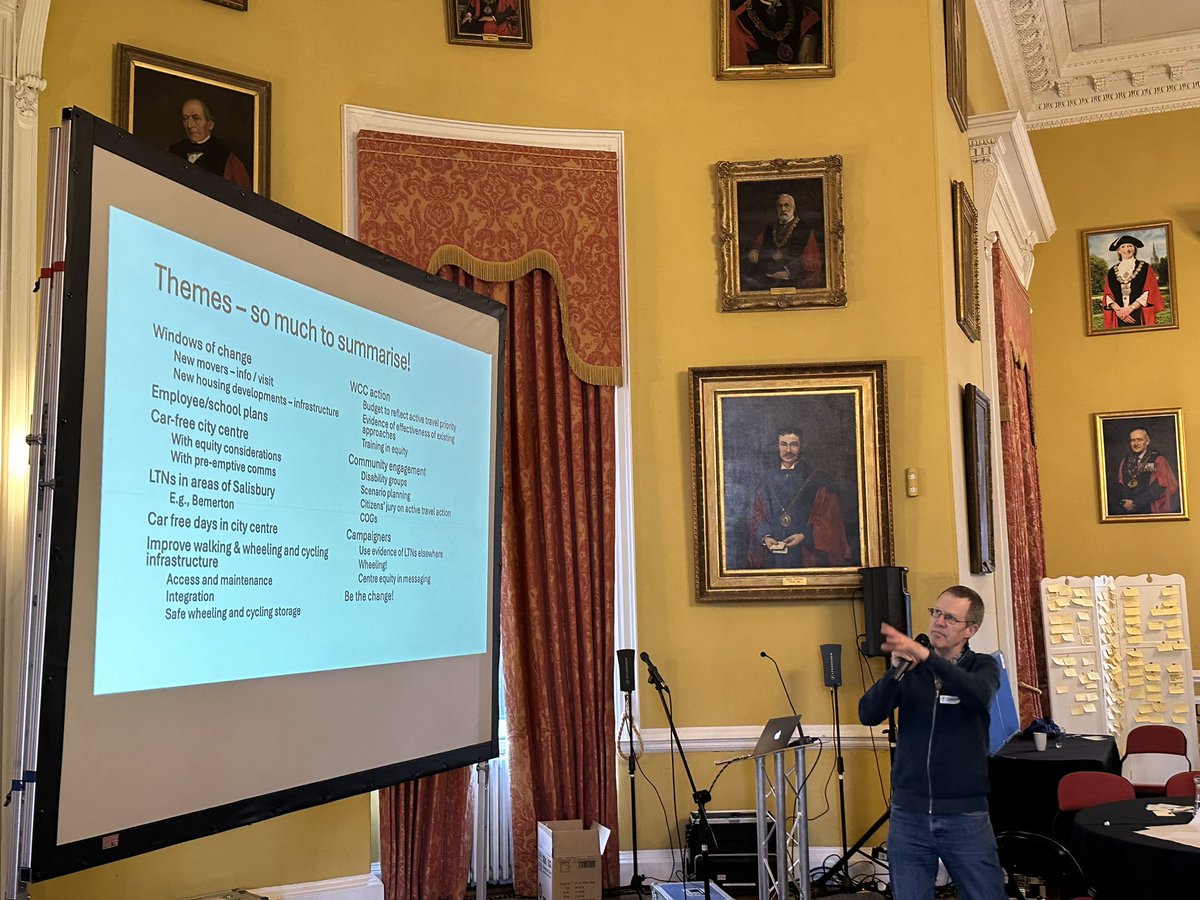 Engaging the audience all day was Prof Graham Smith - he made this all look so easy!! What a powerful way to work with your delegates and have them shape and produce the outputs.