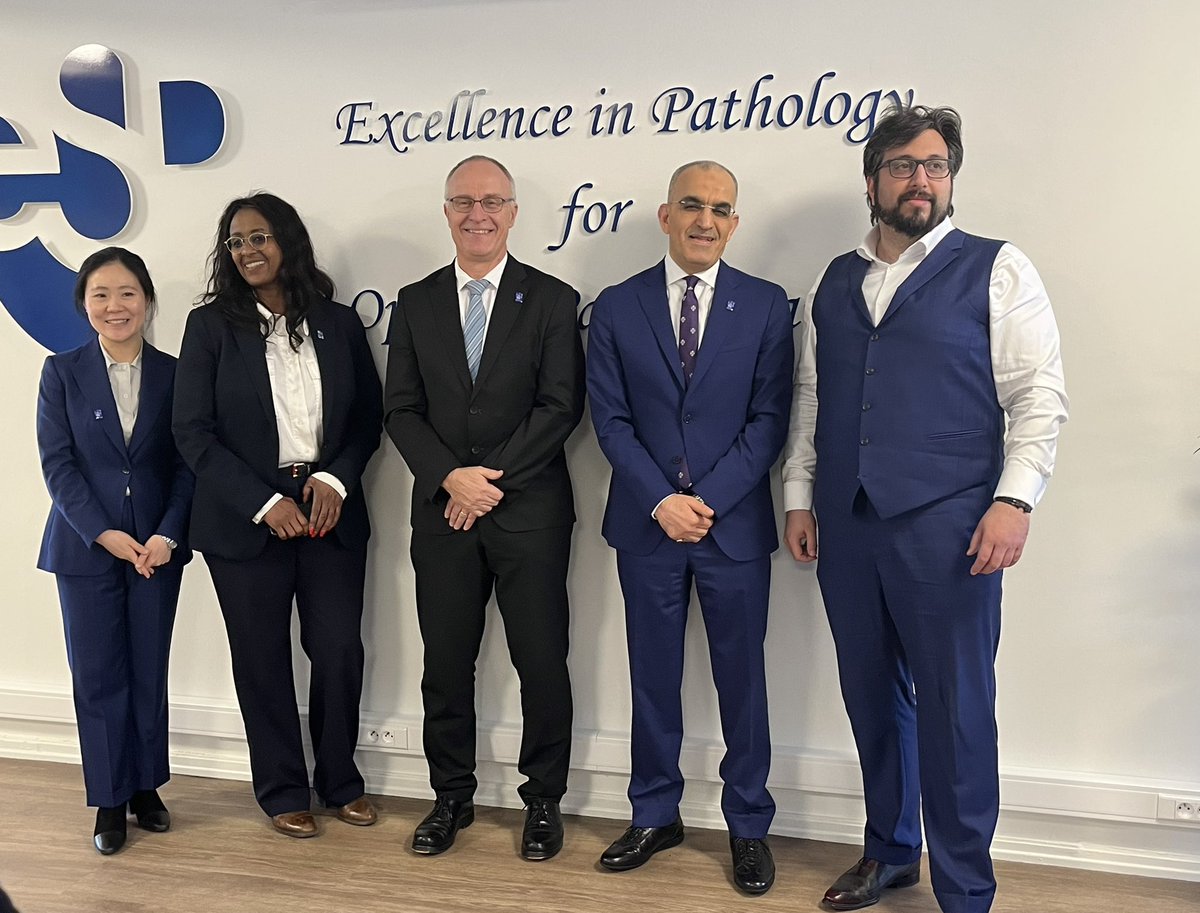European #Pathology dream teams! New President, the one and only Peter Schirmacher 🇩🇪, new offices, new strategy towards excellence for optimal patient care! @ESP_Pathology @my_ueg @EASLnews @LiverPath_HPHS #path #PathTwitter