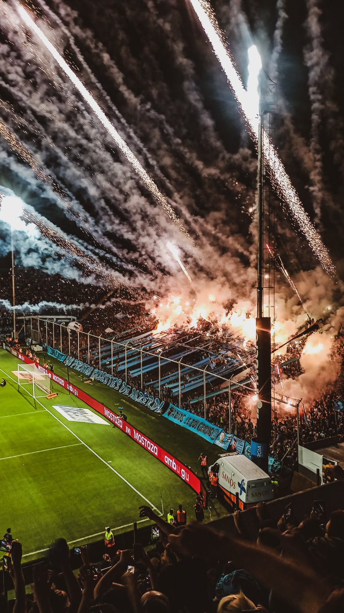 Barras_LATAM's tweet photo. 🇦🇷 La gente de Belgrano en el clásico Cordobés vs Talleres https://t.co/x7XMxfGH04