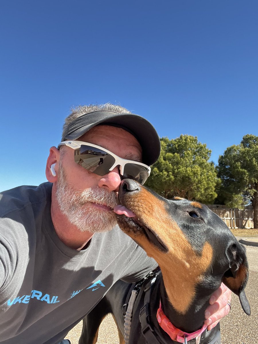 sean110423's tweet image. Easy 25 minutes with the girls on a windy Sunday morning. 🌬️Ran 2.57 miles with Nike⁠ Run Club #JustDoIt #dogrunning #texasrunners #sundayrunday