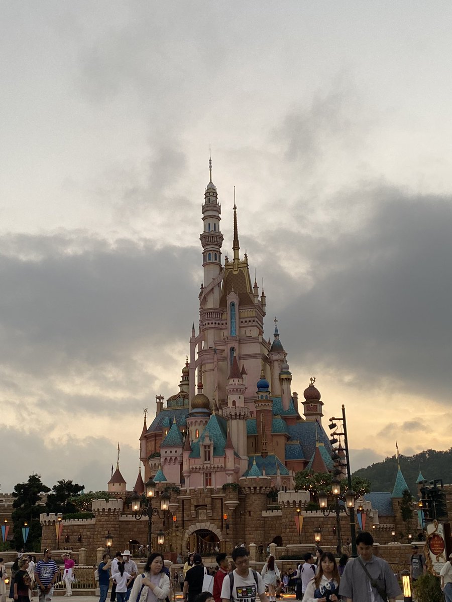 aaaavin's tweet photo. My first ever Disneyland. Bucket list, checked🩵 https://t.co/OA28Uh4Mdo