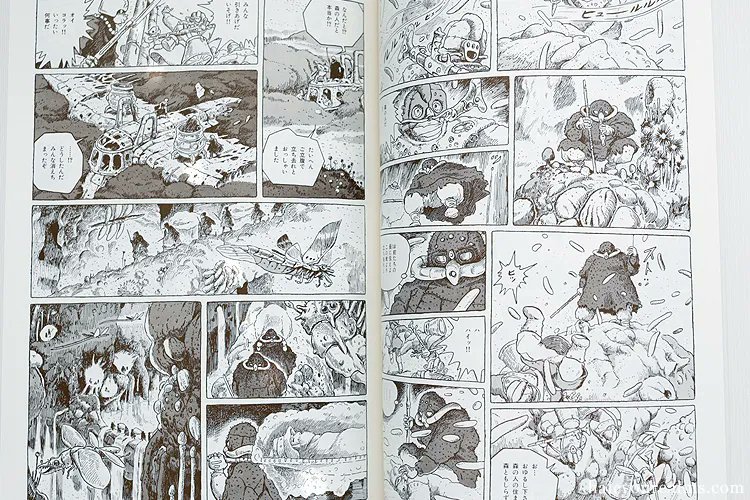 Panels from the Japanese deluxe edition of Hayao Miyazaki's Nausicaa manga ( vol 1 ). The print quality is really crisp and really shows off Miyazaki's detailed drawings 風の谷のナウシカ 豪華装幀本 (上巻) - https://t.co/9JLvjjVs7B 
