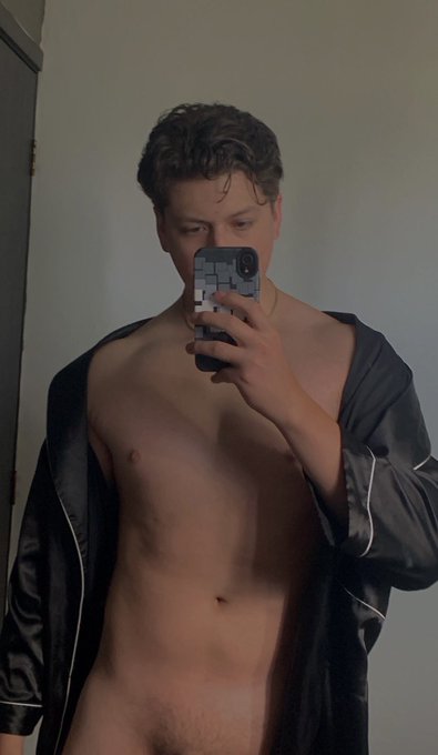 Que habr&aacute; m&aacute;s abajo? 🥵  https://t.co/SgouNxZNAY https://t.co/SCjT3BUn1y