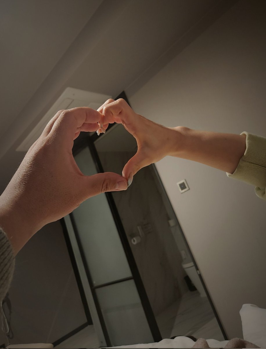 요즘 사진 찍기 싫어하는 나나 .....
정말 오랜만에 만났습니다 ㅠ 
생존신고합니다 아직 이쁘게  잘 만나고 있어요 ♡