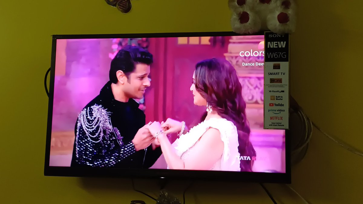 driedpetrichor's tweet photo. "Pehla Pehla Pyaar Hai..."
Definitely holds true for 90s kids, irrespective of any gender!!!
@neilbhatt4 @MadhuriDixit
#NeilBhatt #MadhuriDixit #DanceDeewane https://t.co/xh3IB8S7zL