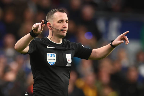 thorsteinn44's tweet photo. Konate endangered an opponent with a tackle and got a yellow (no contact).

Caicedo breaks Gravenbech's ankle and doesn't even get a caution. 

I'm so glad we have VAR to improve refereeing decisions 🤡

#CarabaoCupFinal #CHELIV https://t.co/1qCDb5NK0K