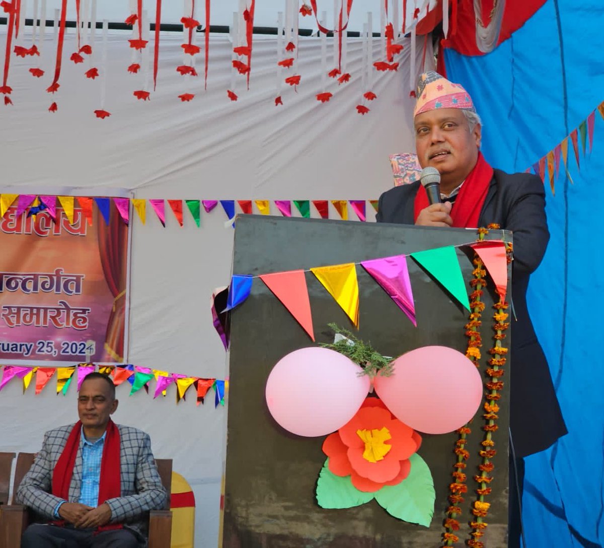 IndiaInNepal's tweet image. Ambassador Naveen Srivastava &amp;amp; Former Deputy PM &amp;amp; Finance Minister @bpaudel1959 jointly inaugurated today school building of Shree Naharpur Secondary School, Rupandehi built under #HICDP Program.

📌The school caters to more than 1350 students, with over 60% girl students.
🇮🇳🤝🇳🇵