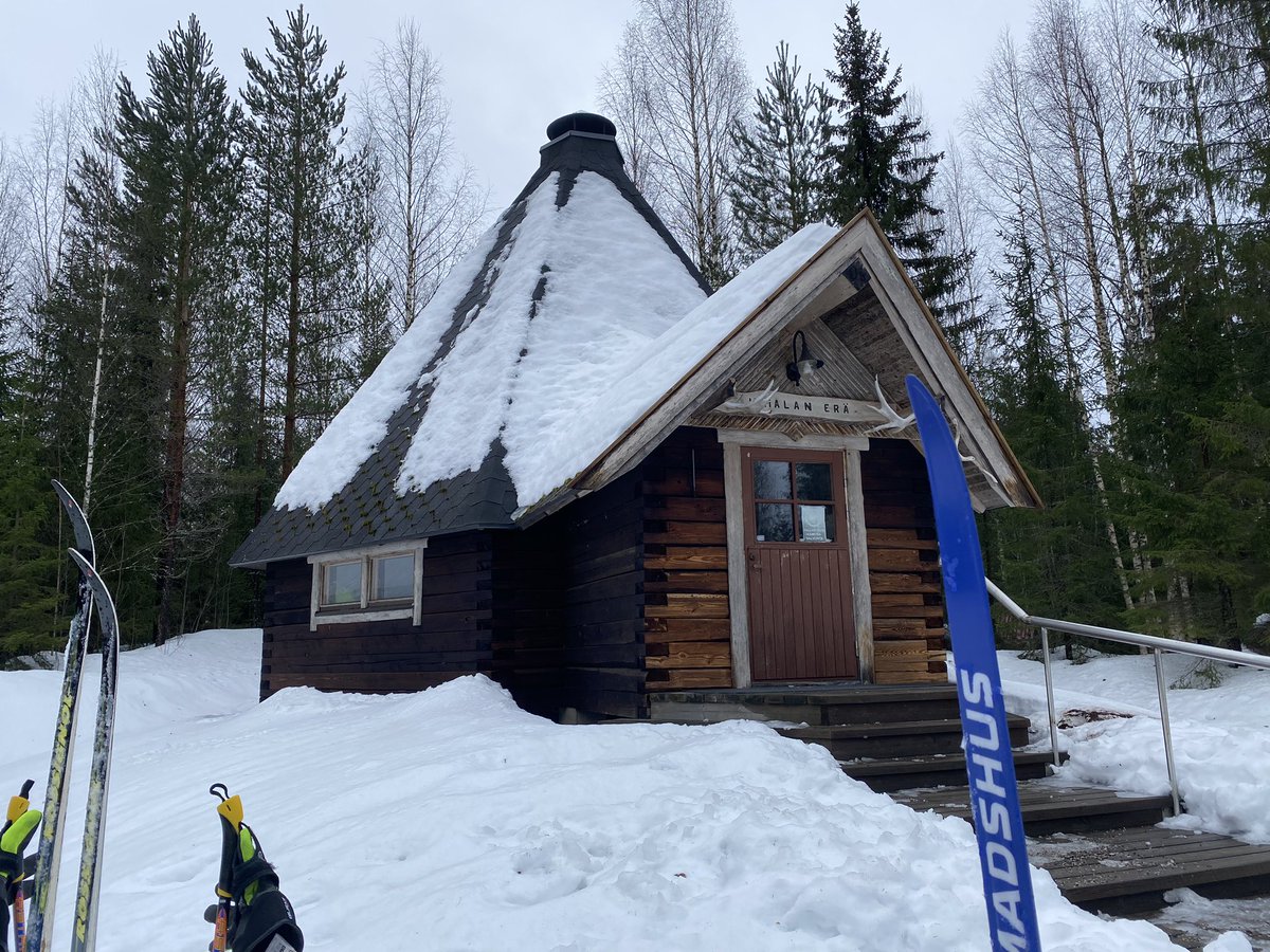 TimoRutanen's tweet photo. Viikonlopun hiihdot jatkuivat, samoin kehnot säät. #Erähiihto2024 hiihdetty plussakelien ja eilisen sateen jäljiltä hieman haastavissa olosuhteissa. Järjestelyt ja palvelut kuitenkin toimivat erinomaisesti! Kiitos asianosaisille! #eklu #imatra #xrosscountryskiing #hiihto https://t.co/Y7FRJyee9s
