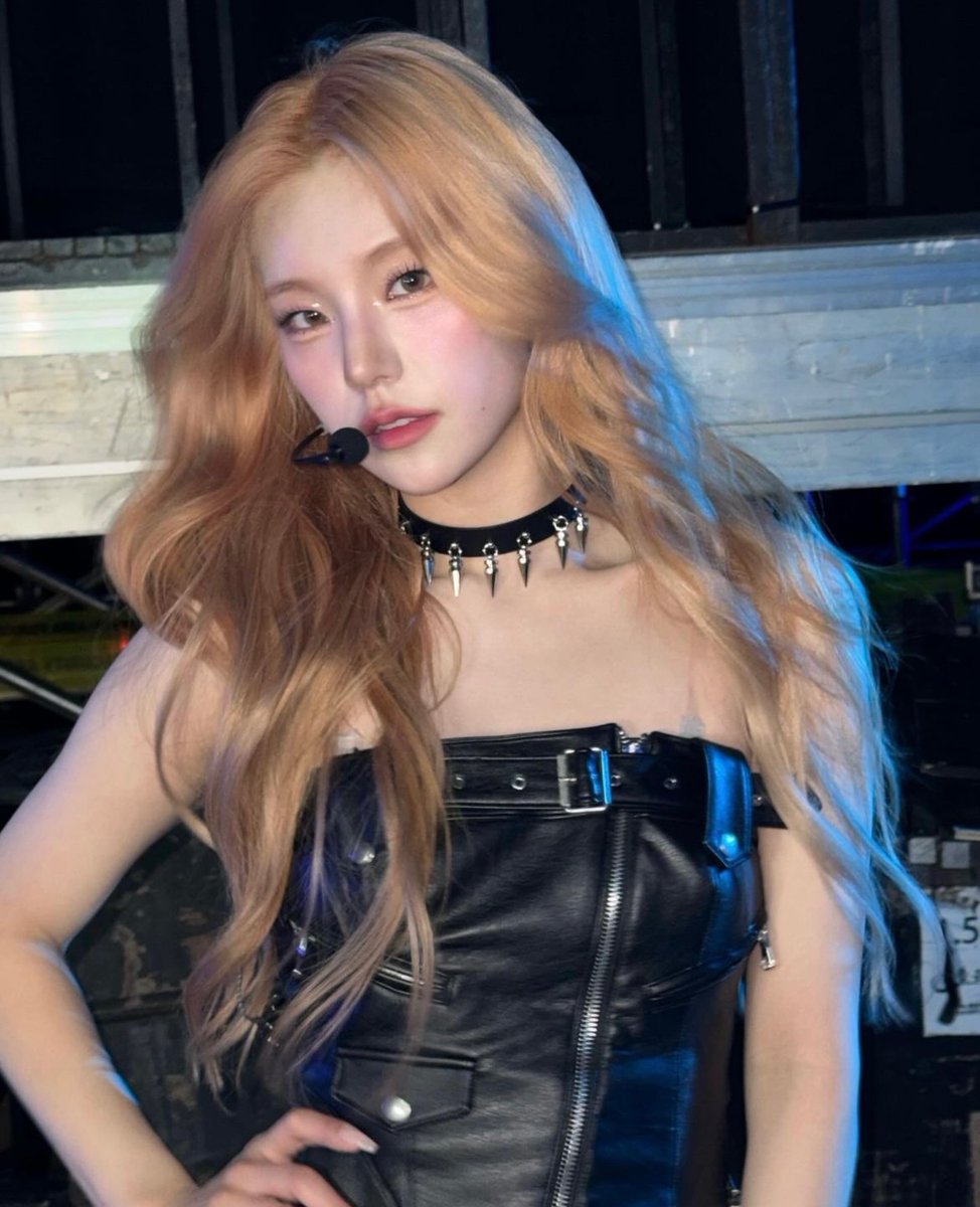 yezyizhere instagram update "BORN TO BE in love" #yeji