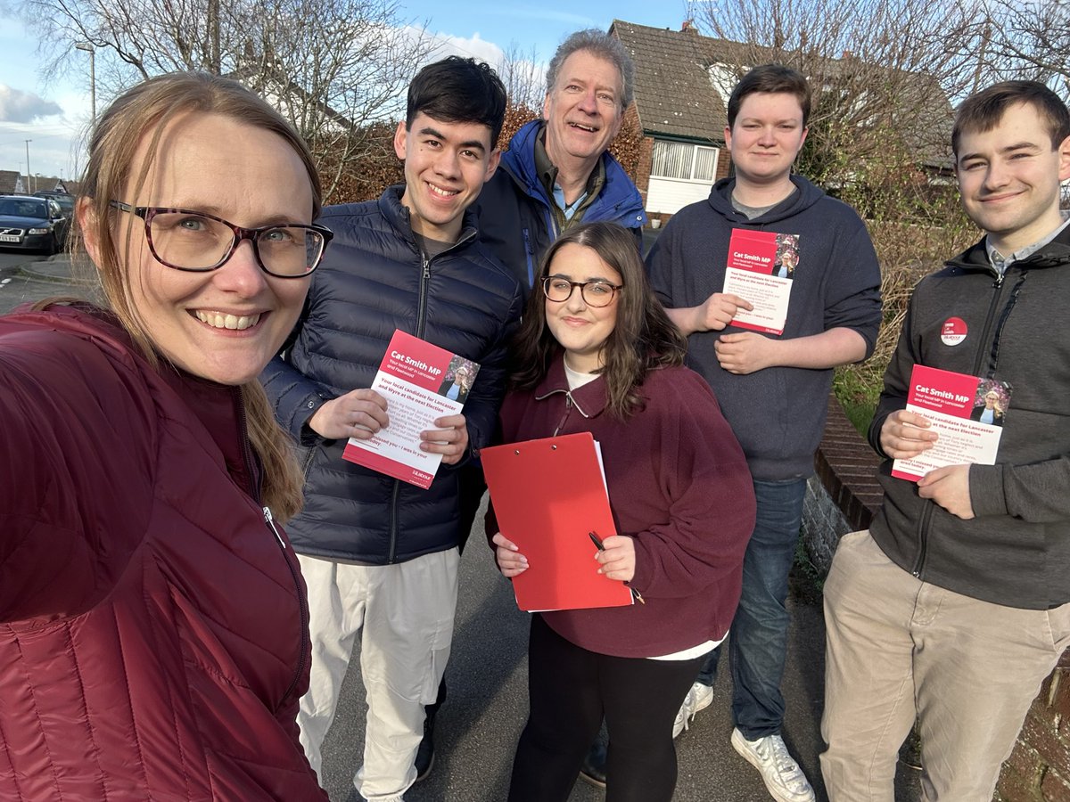 Another great weekend of campaigning in #Lancaster and #Wyre made all the better for seeing daffodils and lambs - bottle feeding a lamb yesterday was my weekend highlight! 

🐑 Spring is coming! 🌼 

Get involved this week: events.labour.org.uk