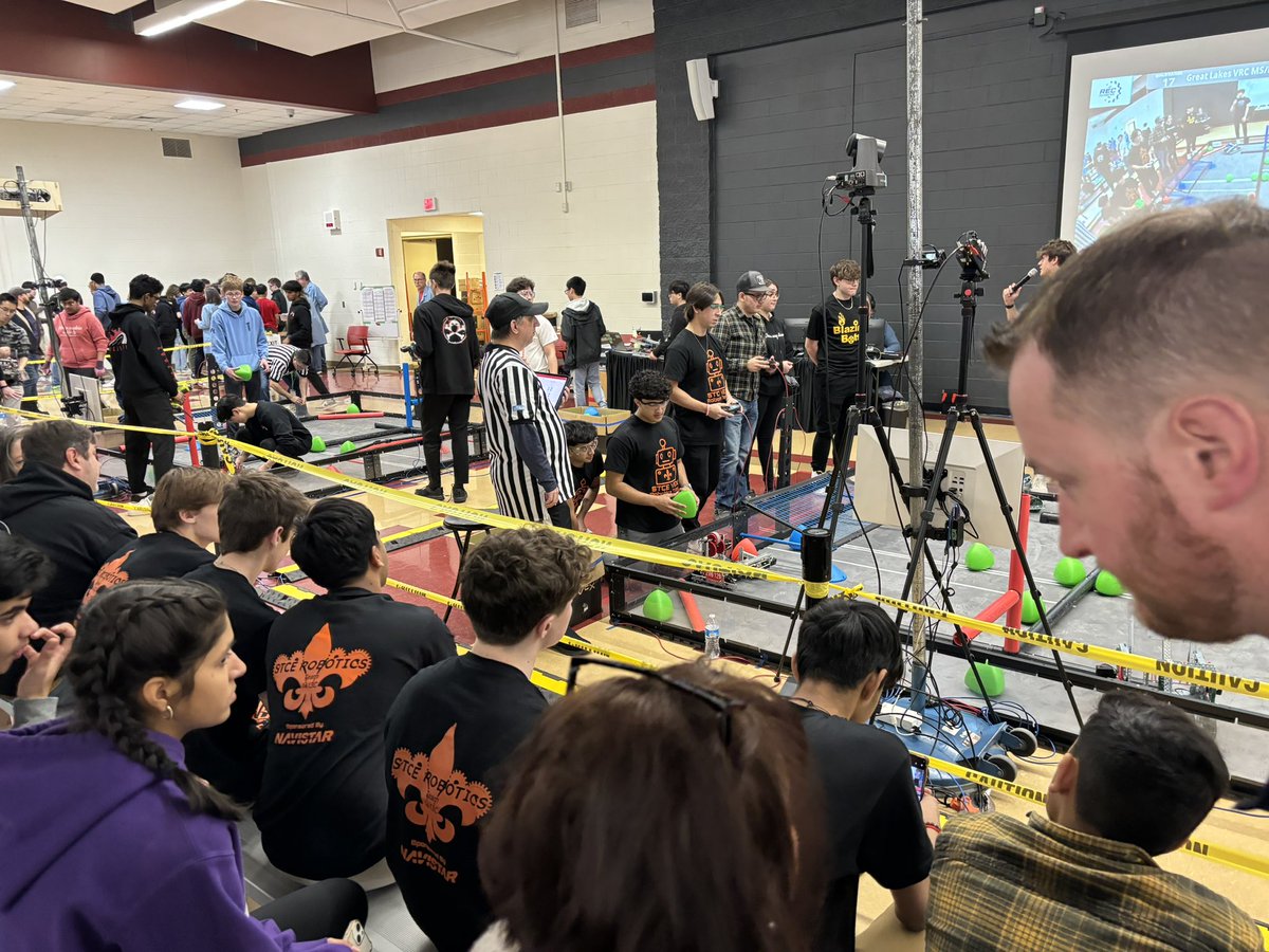 1413C wins their 2nd match! #vexrobotics #stcerobotics