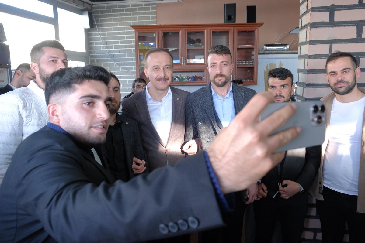 Abdullah_Erin47's tweet photo. Em bi hebûna we bi şad û bextewar in. Em gelekî spasdar in. Gelek gelek spas!

Varlığınızla mesut ve bahtiyarız. Sizlere minnettarız. Çok çok teşekkürler!

📍Dargeçit SKM açılışı. https://t.co/NLlxwt5CS7
