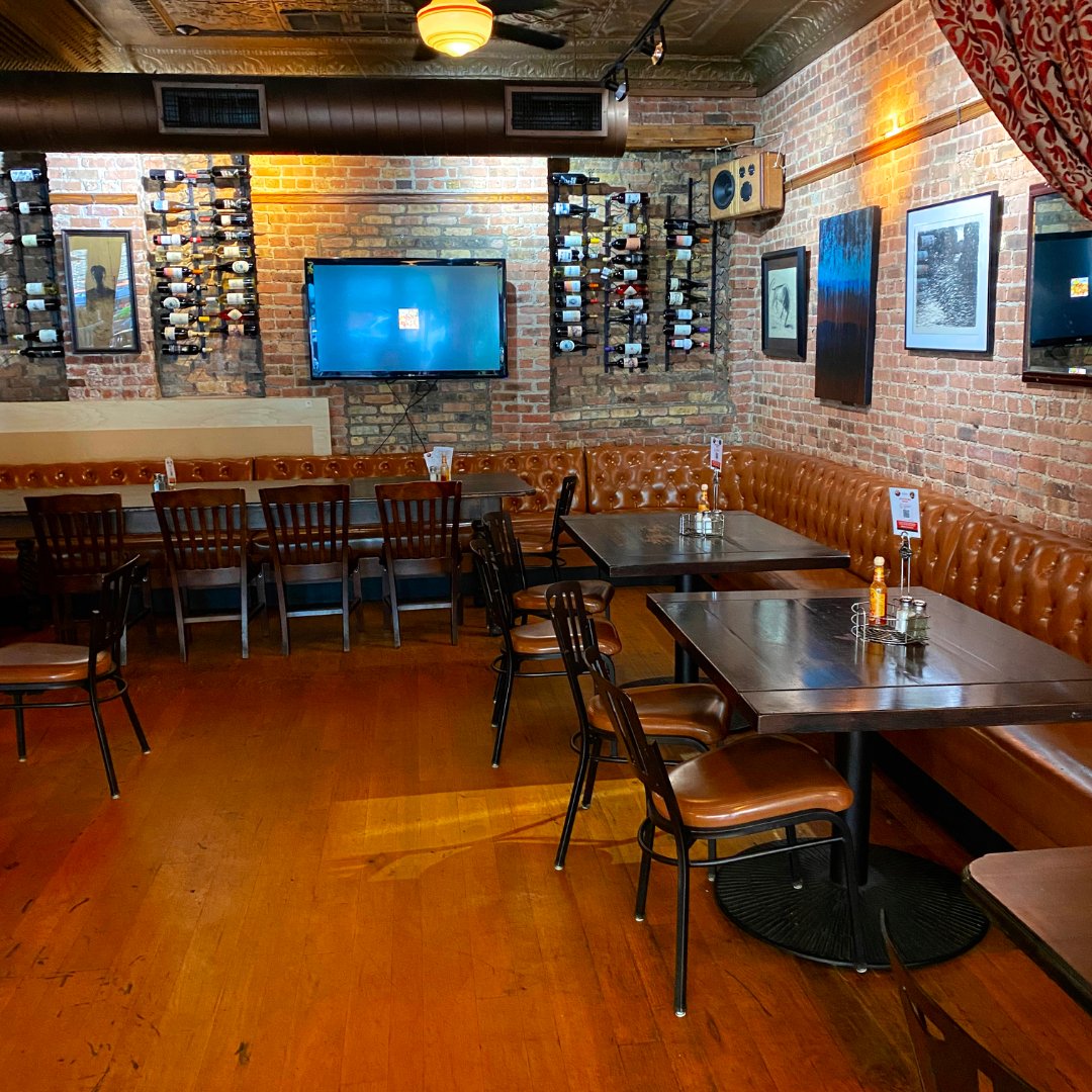 Looking for your go-to spot this year? We've got just the place! 📍

 #GoToSpot #GoodTimes #CommunityGathering #ChicagoNightlife #LakeviewLiving #LocalFlavors #MidwestHospitality #PortAndParkExperience #CraftCocktails
#NeighborhoodSpot