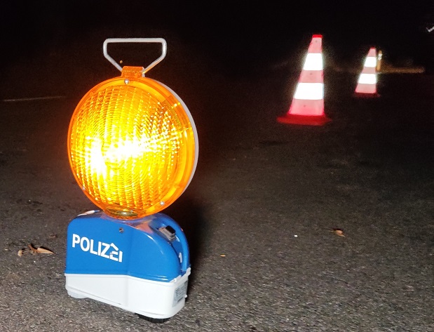 Eisenhüttenstadt: Junger Autofahrer stirbt bei schweren Verkehrsunfall auf Kreisstraße reportnet24.de/polizei/18193-…