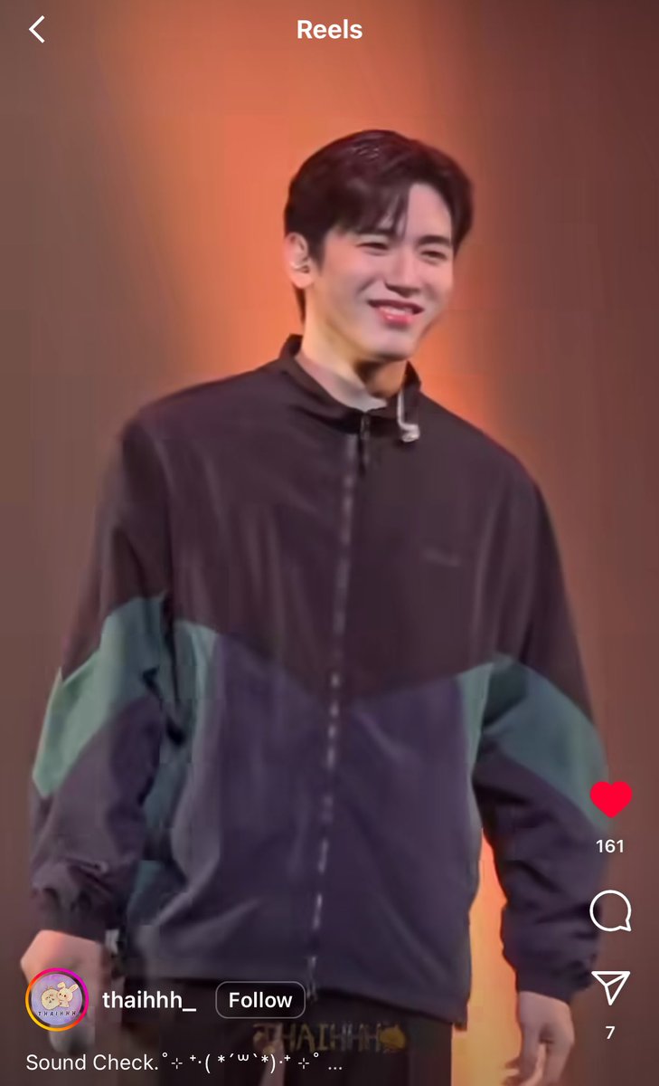 taynewwieetehin's tweet photo. Gave @new_thitipoom this windbreaker last #TayNewFMKorea2022 
He wore it during soundcheck for #GMMTVHappyWeekend
#GMMTVHappyWeekendD2 🥹

Thank you so much Baobei 💕 #NewwieexFCgifts #Newwiee

🎁@yoliangxin @SunhinT @monmamooon @incognito_xvii @Pandora494 @TIWgethrPORevr 🎁 https://t.co/R4RmYLjBXz