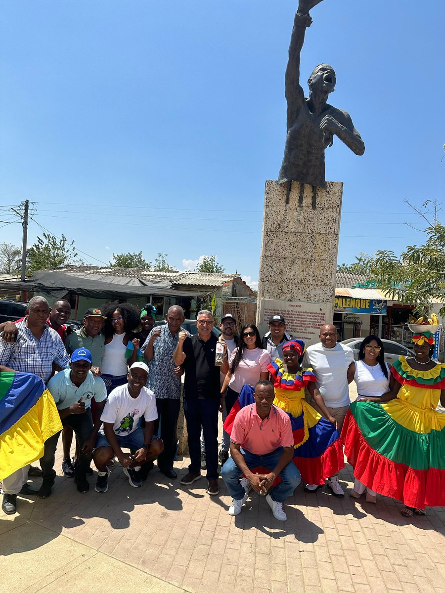 jorgecura1070's tweet photo. Gracias a todos los amigos de Palenque que nos brindaron su apoyo para lograr la grabación de los programas de Sucesos que se emitirán por @CanalTelecaribe durante el mes de marzo. Muchas personas que con sus conocimientos ancestrales le recordarán al Caribe y a Colombia la historia del primer pueblo libre de América. 
@AtlanticoEmi @zonacero