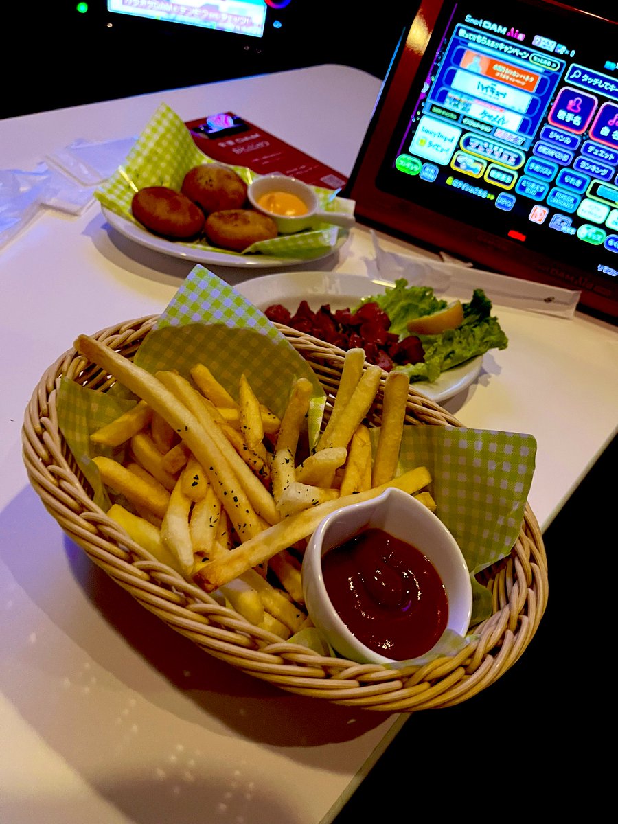 4日目まとめ
きみさん(@kimisan_0_)をティアへ案内&東京を小観光して、アレグロさん(@lealorg)、咲次朗さん(@yosaku_R13)、つめとろさん(@tsumetoro)の打ち上げに参加させて頂きました。
今日は色々濃かったぜ… 