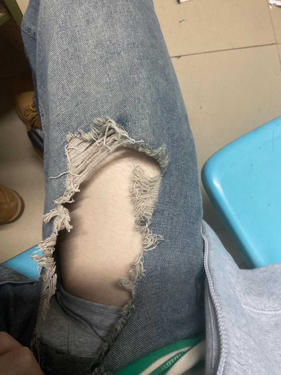wscqs1's tweet photo. 浅擦一下裤 #重庆兼职  #重庆 #直男大学生 #飞机 https://t.co/zEKgkRkO5l