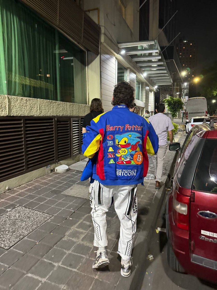 TheRevCloud's tweet photo. @trippin_billys @stoolpresidente Yeah this jacket is way better looking.  Prob smells better too.
#HarryPotterObamaSonic10Inu https://t.co/wIsO5iXZeP