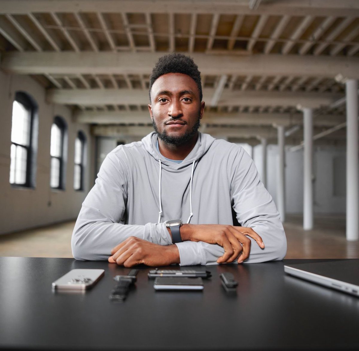 itsSierraNicole's tweet photo. Marques Brownlee (YouTuber with 18M subs) is teaching us a MILLION DOLLAR LESSON (literally)

It’s that it’s better to have a piece of a watermelon than a whole grape

This past week, Tech YouTuber MKBHD, announced that he just signed a 4 year, $1 Million Dollar contract with the wallet company Ridge

For $250k/yr + equity, Marques will be the Chief Creative Partner and the face of the brand 

In exchange, Ridge is giving Marques the opportunity to launch quality physical products that are perfect for his target audience 

Could Marques have created and launched his own products and brand? Sure. 

But he would have to spend thousands of dollars and lots of time/resources on market research, finding/testing manufacturers, building a team, taking huge risks, etc 

Could Ridge try to build their own brand on social media to reach millions? Sure. 

But they would have to spend a lot time/resources growing a dedicated audience (which studies have proven that is harder to do as a corporate facing brand) 

Both brands are able to leverage each other and likely make more money together than they would alone 

Owning 100% of 0 is still 0

Partnerships that are equally beneficial, where everyone involved brings value to the table.. wins every time 

I rather have a piece of a watermelon, than a whole grape 💪🏾