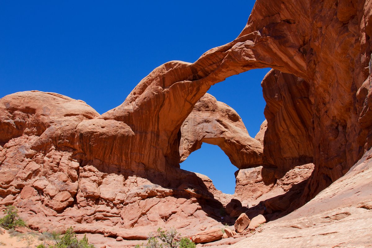 Double the arch, Double the fun. Double Arch is the tallest arch in the park at 112 feet tall. It is also the second widest arch at 144 ft wide. That's pretty impressive if you ask us. The trail to get to Double Arch is .6 mile round-trip. 📸NPS/ Andrew Kuhn