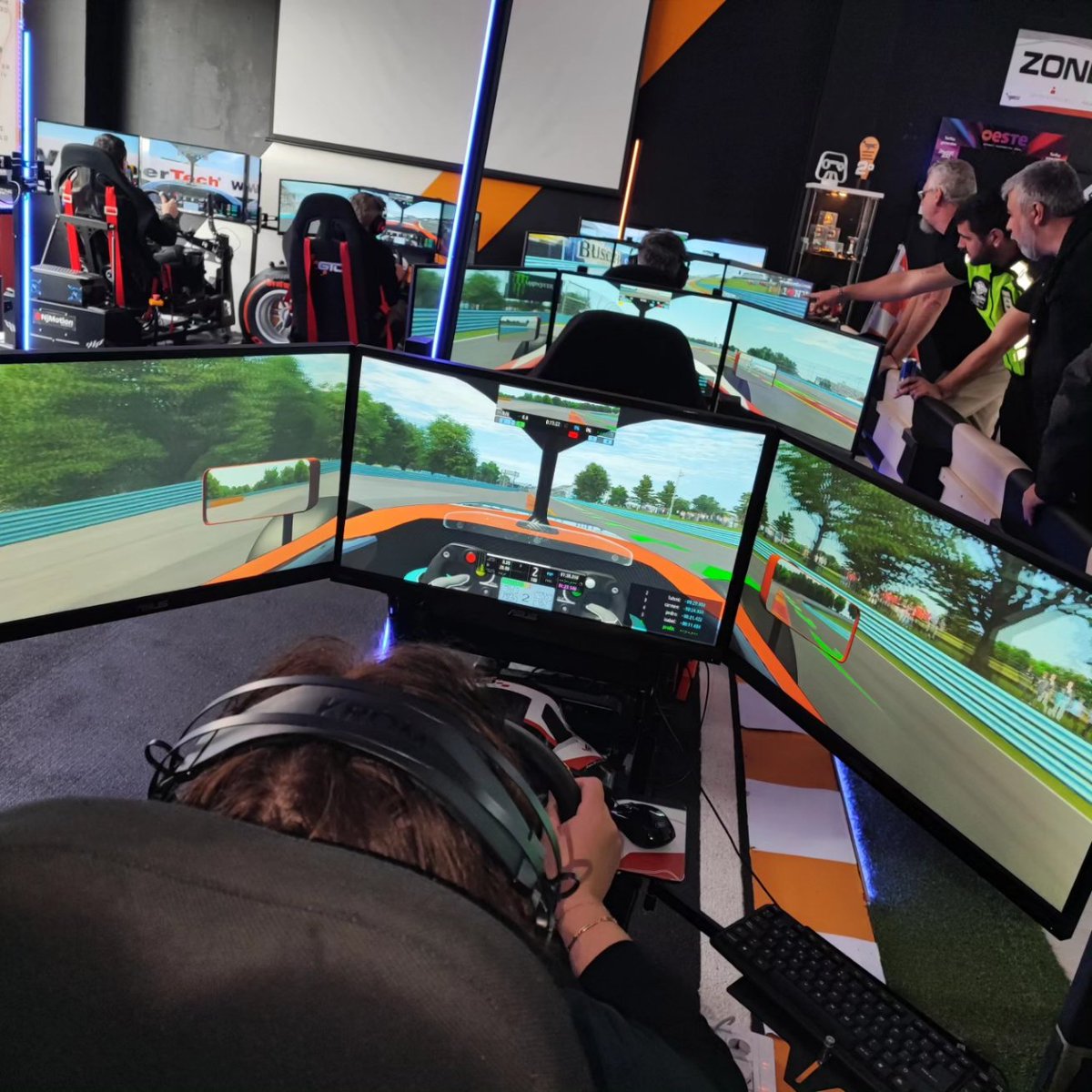 Hoy nos han visitado moter@s de la  asociación motera extremadura15.50 🏍️ ¡Qué bien se lo han pasado!🥳 ¡Como se nota que llevan la gasolina en la venas!🏁🏆👌
.
Muchas gracias por visitarnos ¡Hasta la próxima!
.
#asociacion #asociacionmotera #motos #motor #rutamotera #simulador