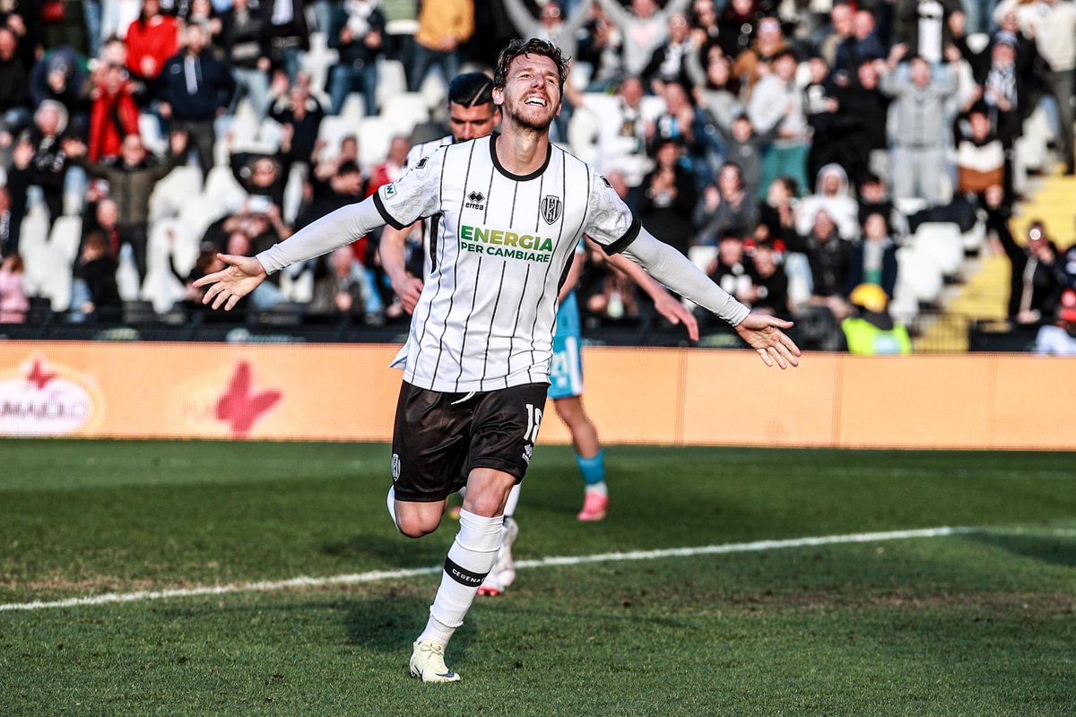 calciocesenafc's tweet photo. 🗣️ "Sono contentissimo di aver aiutato la squadra oggi, non era una partita semplice".
🎙️ Le parole di Simone #Corazza nel post-partita di #CESPIN
➡️ https://t.co/RhHma4Yrvj https://t.co/3SHedKx4Ue