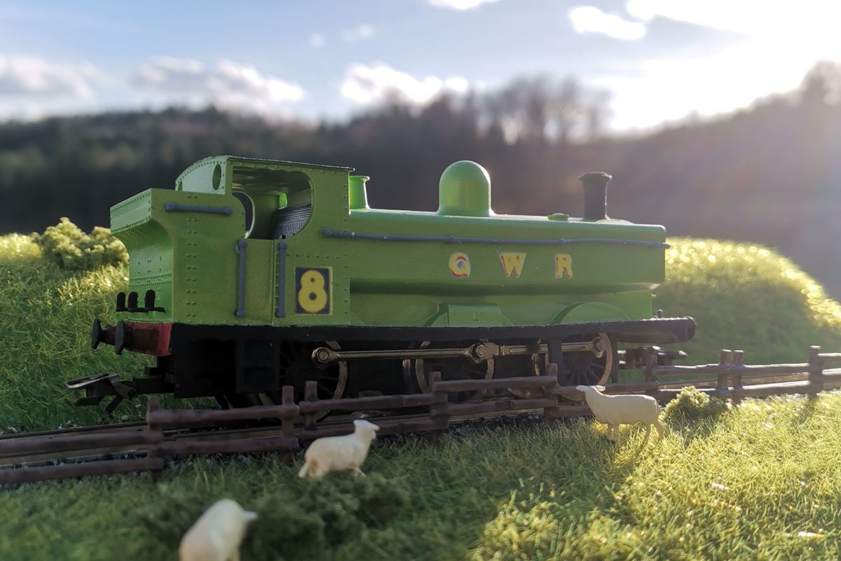 ColorJon89's tweet image. There are two ways of doing things, the Great Western way or the wrong way.

I am very pleased to present my finished H0 model of Duck! 
Way better than my old one in every respect.