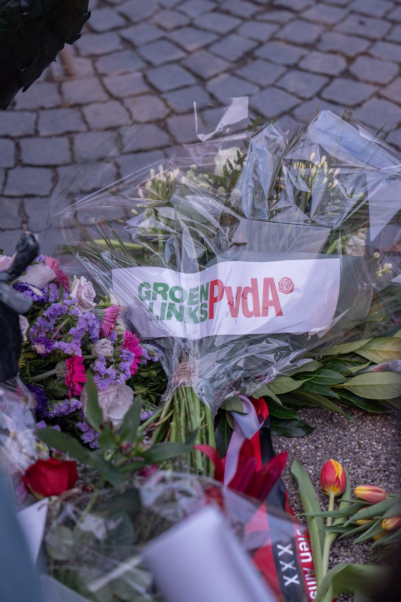 STAAKT! STAAKT! STAAKT!   

Heldenmoed was nodig om tijdens de bezetting zo openlijk tegen de jodenvervolging te protesteren. Laat het iedereen inspireren om te blijven strijden tegen antisemitisme, racisme en vreemdelingenhaat. Wees nooit onverschillig!

#Februaristaking